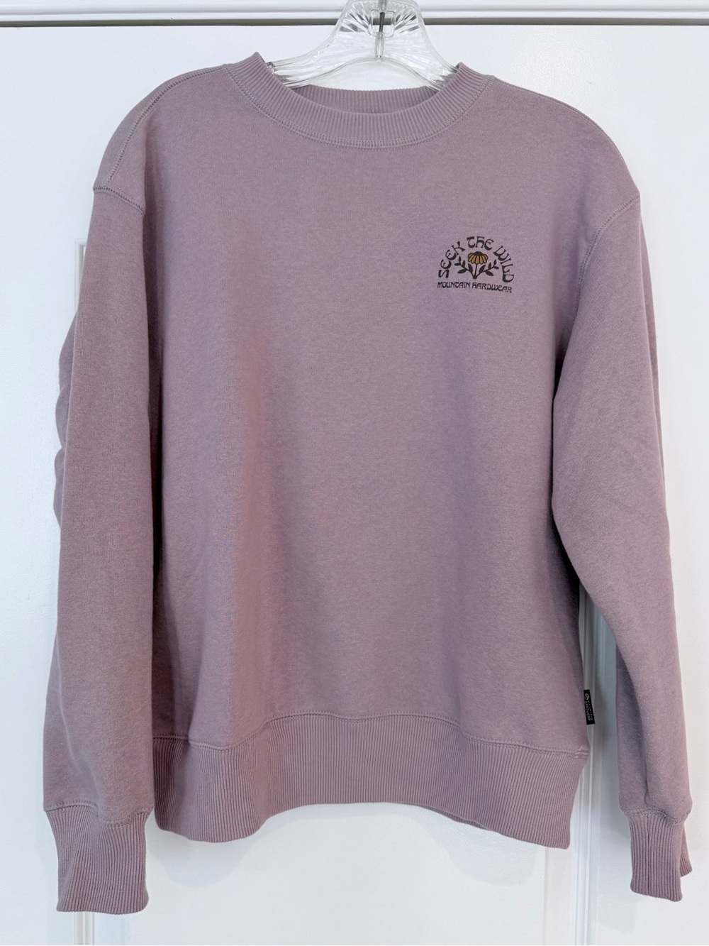 Women’s mountain hardware  pullover Crewneck Sweatshirt in Dusty Mauve